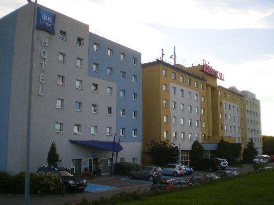 taxi and minibus transfer from luxembourg airport to hotel ibis luxembourg aéroport